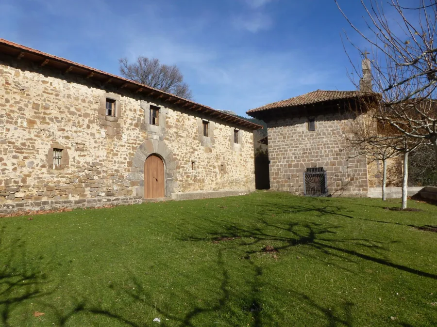 ERMITA DE ZUBEROA ERMITA DE ZUBEROA